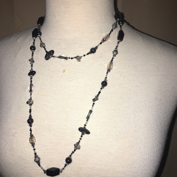 Evereve set earrings and necklace - Picture 3 of 8